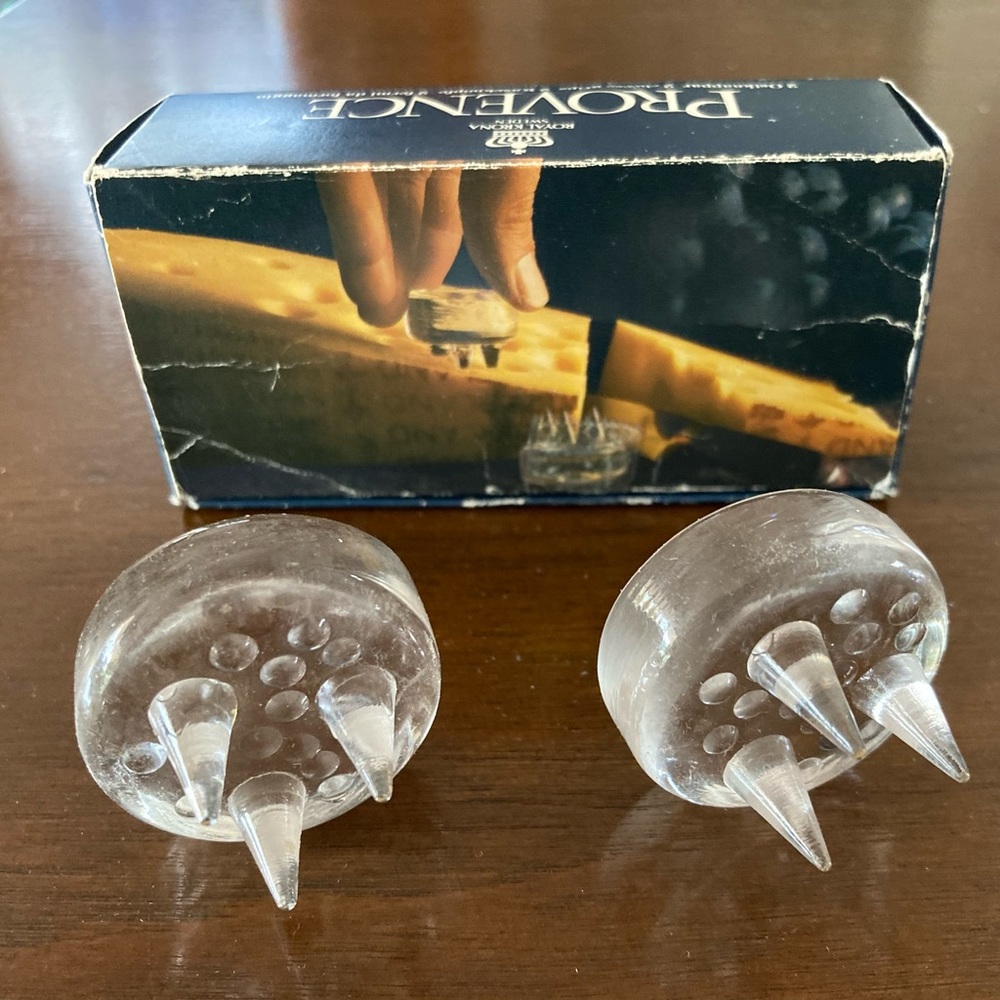 Provence 2 crystal cheese grips by Royal Krona of Sweden. New, with orig. box.